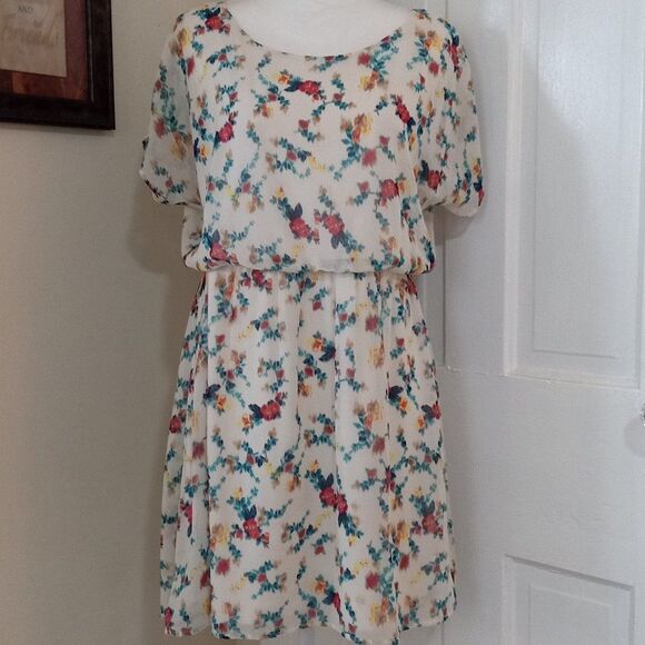 Lush Dresses & Skirts - Women's Lovely Short Sleeve Wrap Detail Floral Mini Dress with Lining (Size M)